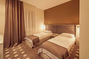 Ambassador Plaza Hotel