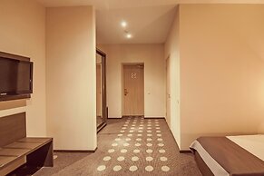 Ambassador Plaza Hotel