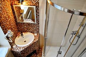 Ambassador Plaza Hotel