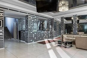 Ambassador Plaza Hotel