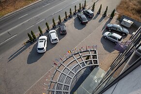 Ambassador Plaza Hotel