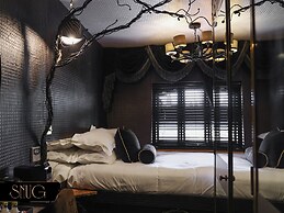 Crazy Bear Hotel-Stadhampton