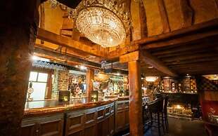 Crazy Bear Hotel-Stadhampton