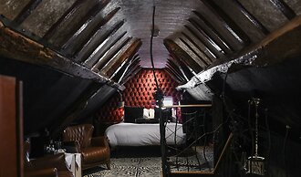 Crazy Bear Hotel-Stadhampton