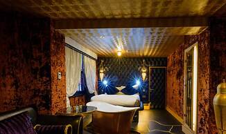Crazy Bear Hotel-Beaconsfield