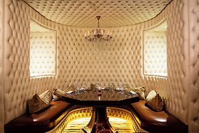Crazy Bear Hotel-Beaconsfield