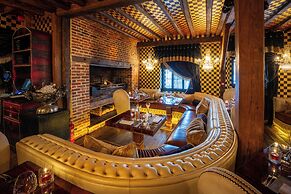 Crazy Bear Hotel-Beaconsfield
