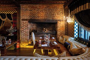 Crazy Bear Hotel-Beaconsfield