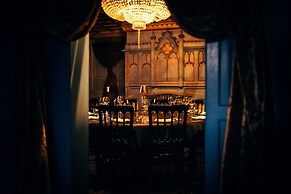 Crazy Bear Hotel-Beaconsfield