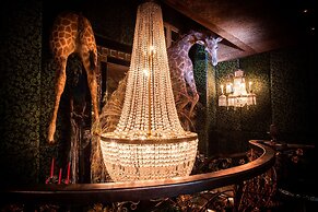 Crazy Bear Hotel-Beaconsfield