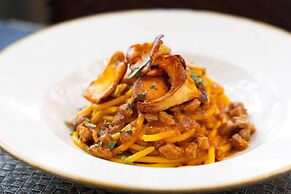 Hotel Xenia, Autograph Collection