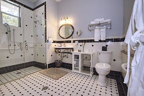 ForFriends Inn Bed and Breakfast