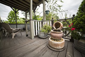 ForFriends Inn Bed and Breakfast