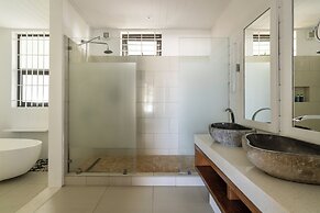 Constance Sakoa Boutik