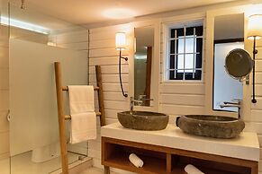 Constance Sakoa Boutik