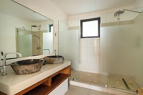 Constance Sakoa Boutik