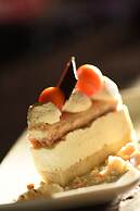 Constance Sakoa Boutik