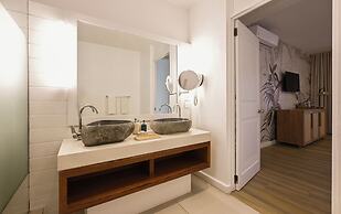 Constance Sakoa Boutik