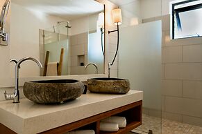 Constance Sakoa Boutik