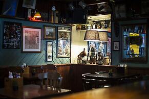 Maddens Bridge Bar & Guesthouse