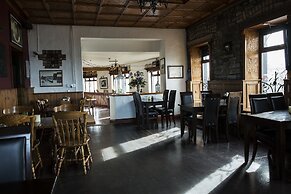 Maddens Bridge Bar & Guesthouse