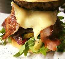 Maddens Bridge Bar & Guesthouse