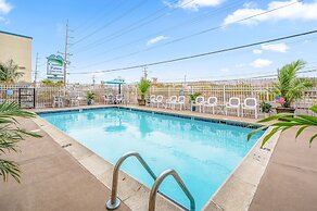 Coastal Palms Inn & Suites