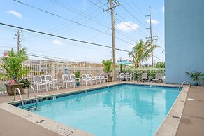 Coastal Palms Inn & Suites