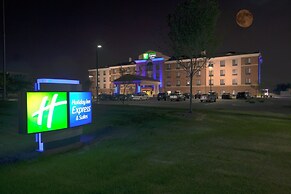 Holiday Inn Express & Suites Detroit North - Troy, an IHG Hotel