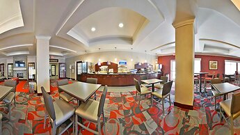 Holiday Inn Express & Suites Utica by IHG