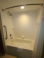 Holiday Inn Express & Suites Utica by IHG