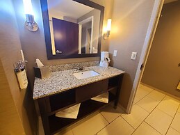 Holiday Inn Express & Suites Utica by IHG