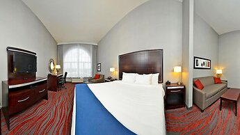 Holiday Inn Express & Suites Utica by IHG