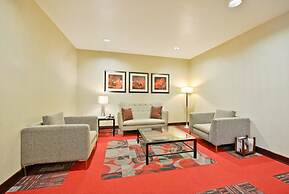 Holiday Inn Express & Suites Utica by IHG