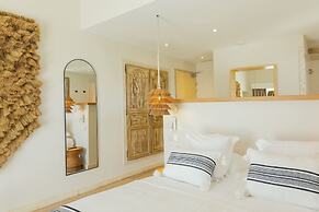 Casa Santini x Roc Seven