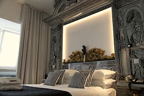 Teatro Boutique Rooms & Suites