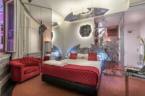 Teatro Boutique Rooms & Suites