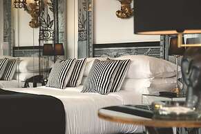 Teatro Boutique Rooms & Suites