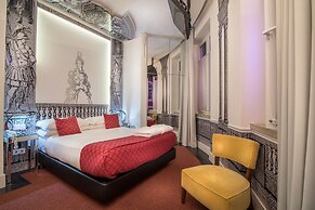 Teatro Boutique Rooms & Suites