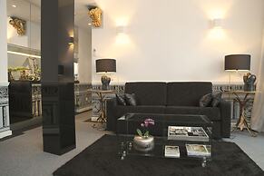 Teatro Boutique Rooms & Suites