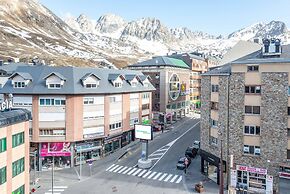 APARTAMENTOS VAQUERS MIKKA 3000