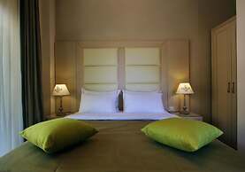 Greek Pride Cronwell Rahoni