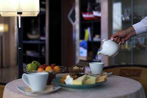 Greek Pride Cronwell Rahoni