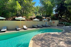 Greek Pride Cronwell Rahoni