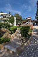 Greek Pride Cronwell Rahoni