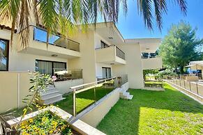 Greek Pride Cronwell Rahoni