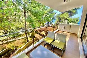 Greek Pride Cronwell Rahoni