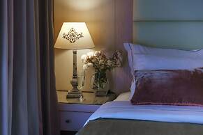 Greek Pride Cronwell Rahoni