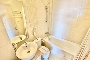 Greek Pride Cronwell Rahoni