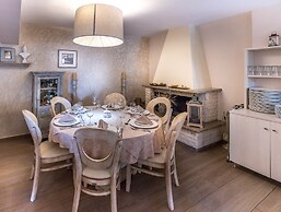 Greek Pride Cronwell Rahoni